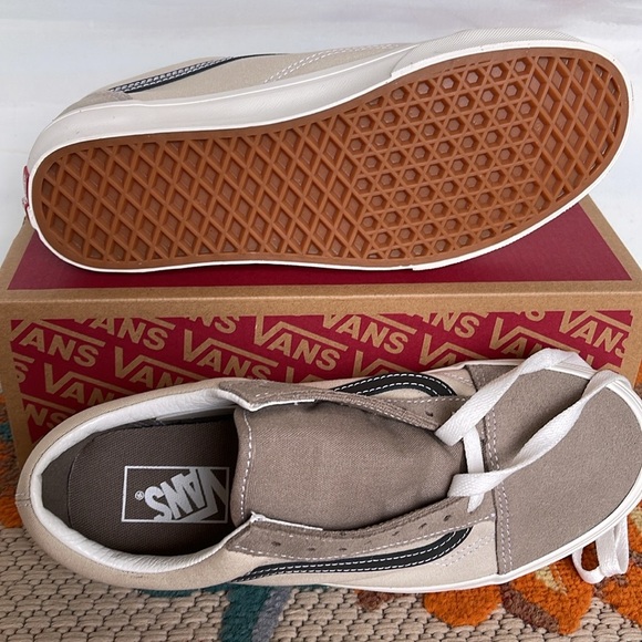 Vans Men’s Old Skool Earth Tones Moon Rock
VN0007NTCH8
Sneakers - Picture 14 of 16